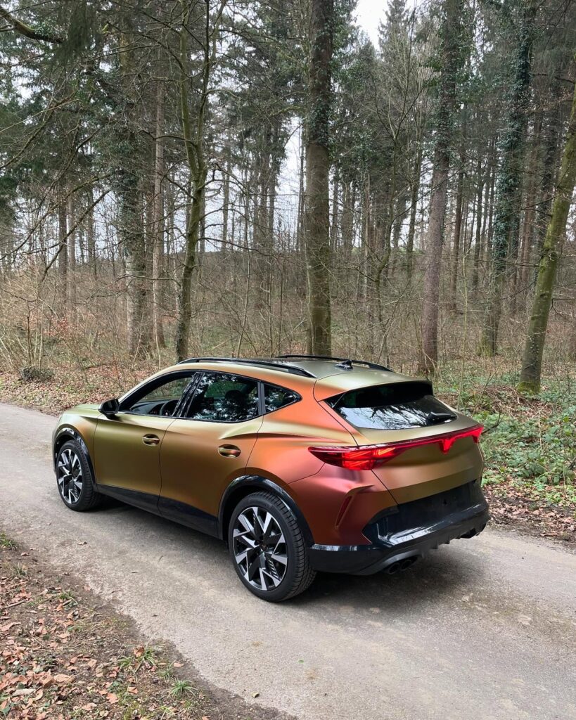 Metallisch foliertes Auto als Referenzprojekt von Frey Folientechnik