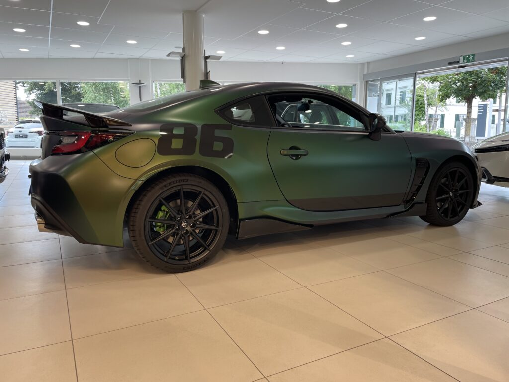 Beschriftetes Auto als Kundenprojekt von Frey Folientechnik