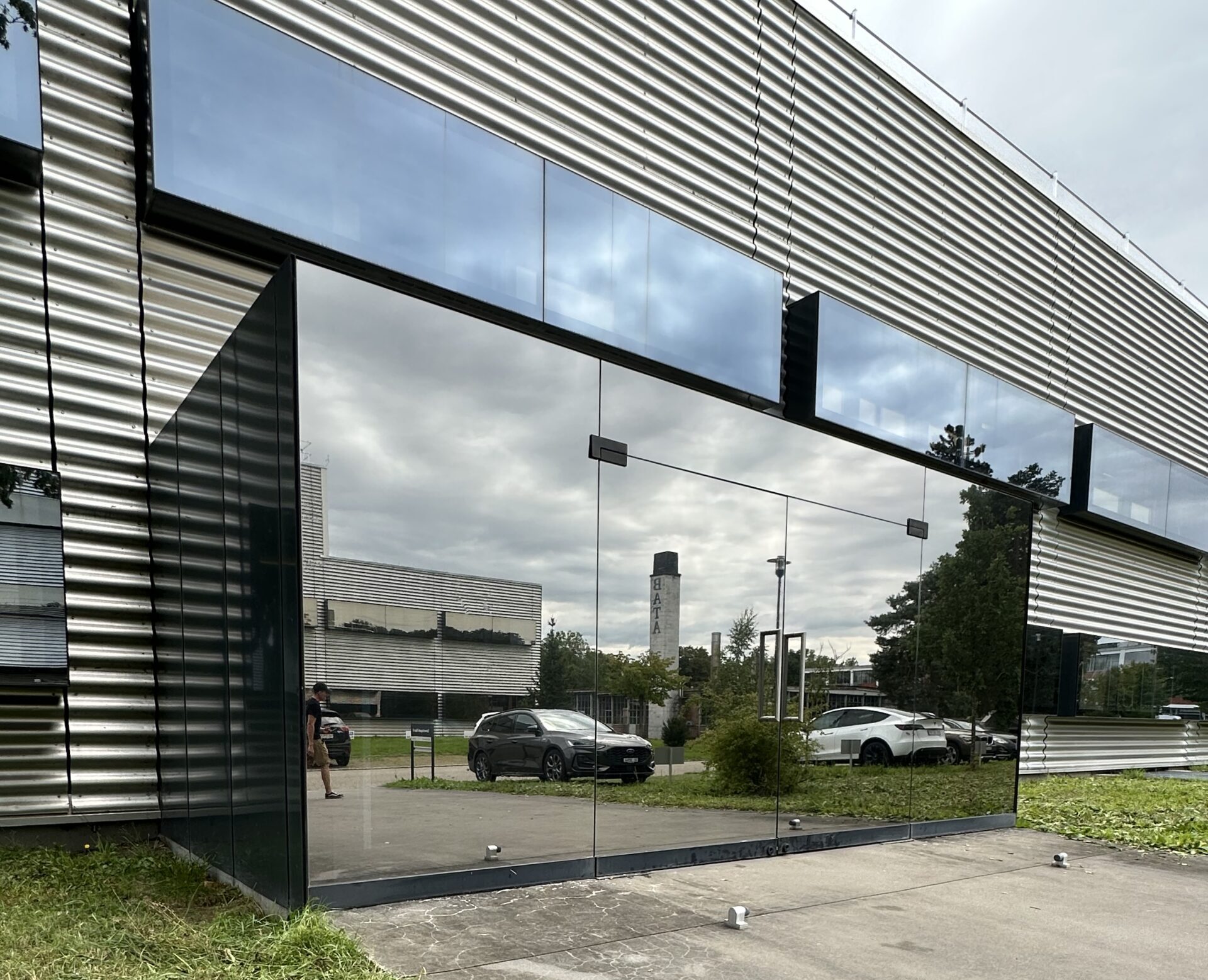 Projekt Folientechnik Projekt mit Hitzeschutzfolien von Frey Folientechnik an einer Glasfront